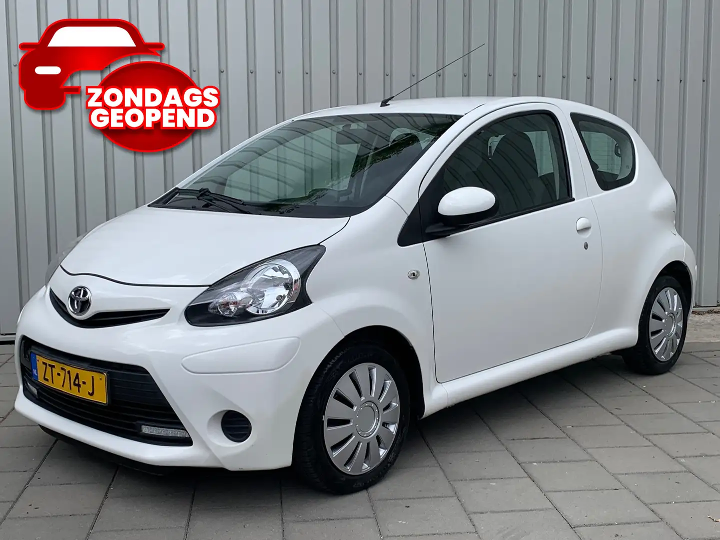 Toyota Aygo 1.0 VVT-i Now|Navigatie|Airco| Wit - 1