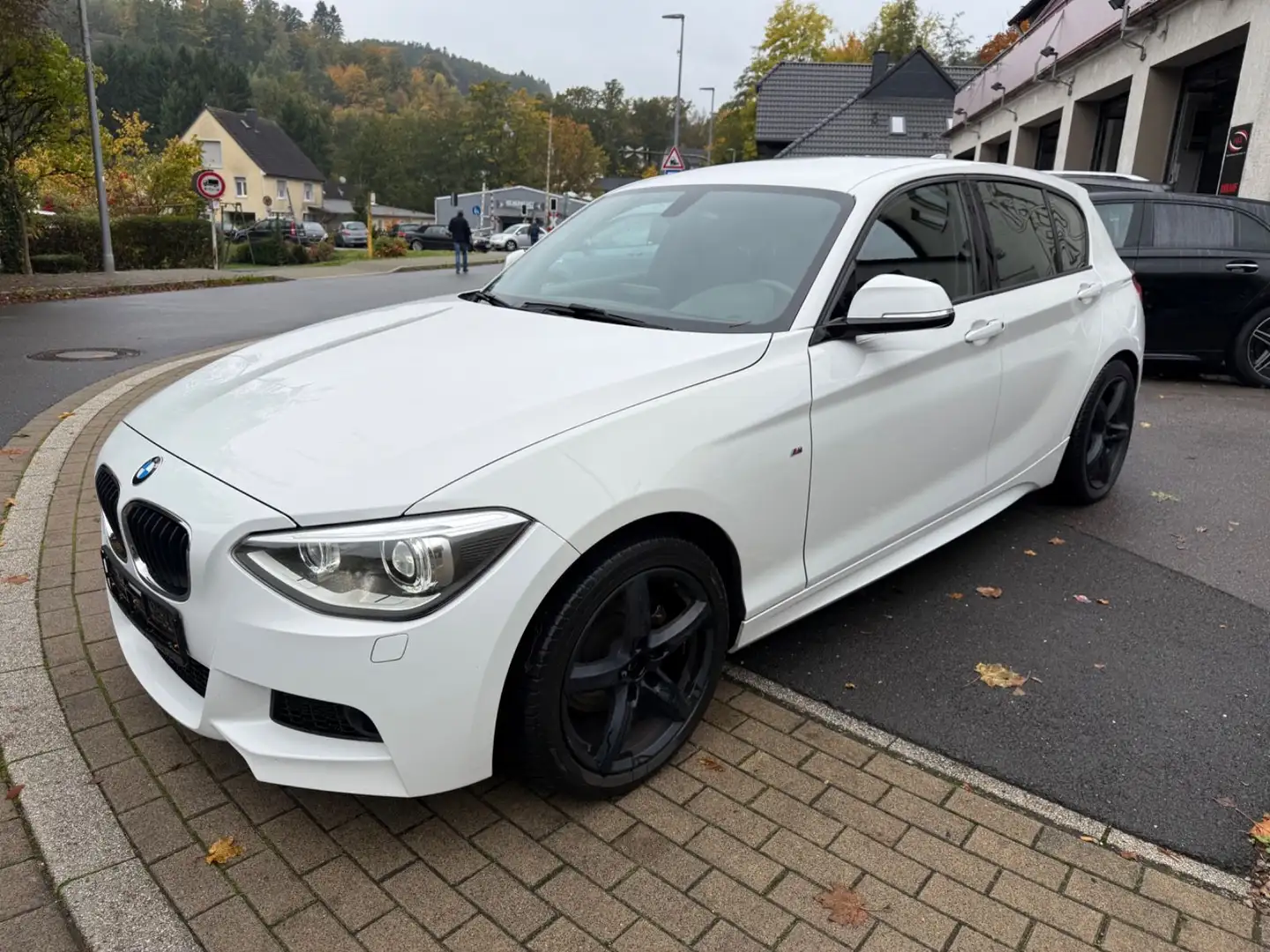 BMW 120 1 Lim. 5-trg. 120 d M Paket Klimaaut,SHZ,2.H Weiß - 1