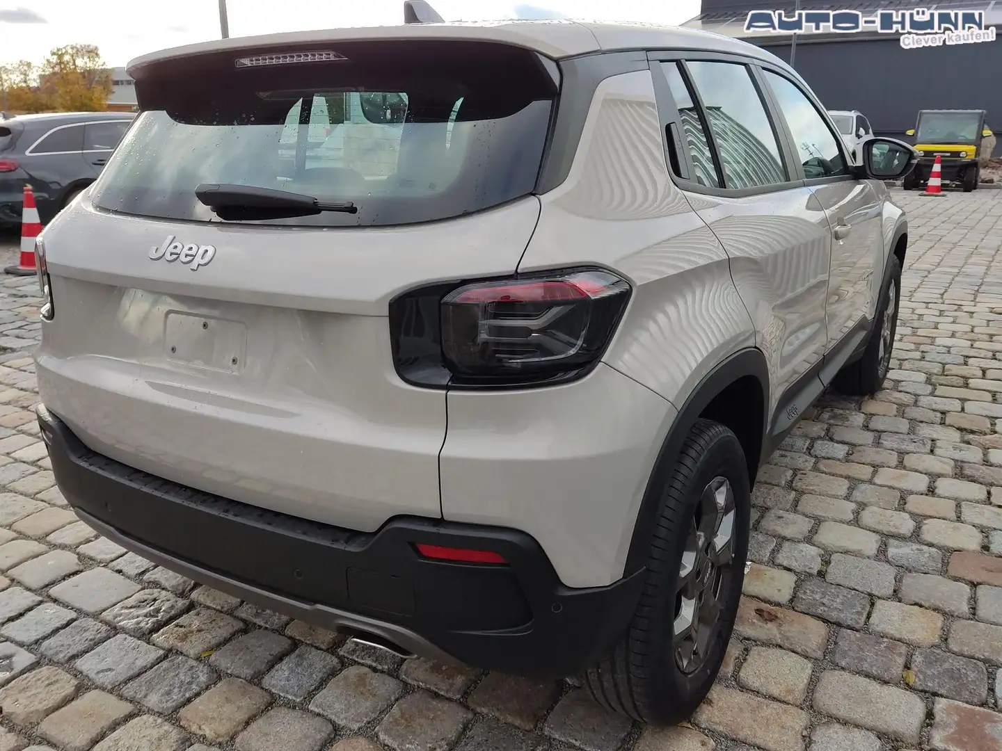 Jeep Avenger Longitude 1.2 e-Hybrid 110 PS DCT AndroidAuto/A... Grau - 2