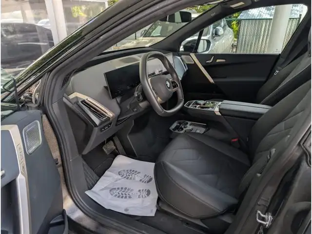 BMW Ix view 6