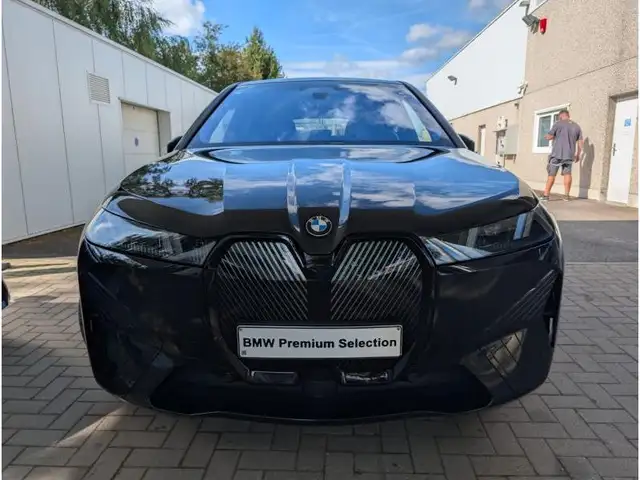 BMW Ix view 2