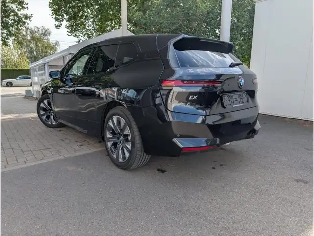 BMW Ix view 5