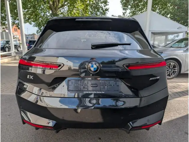 BMW Ix view 4