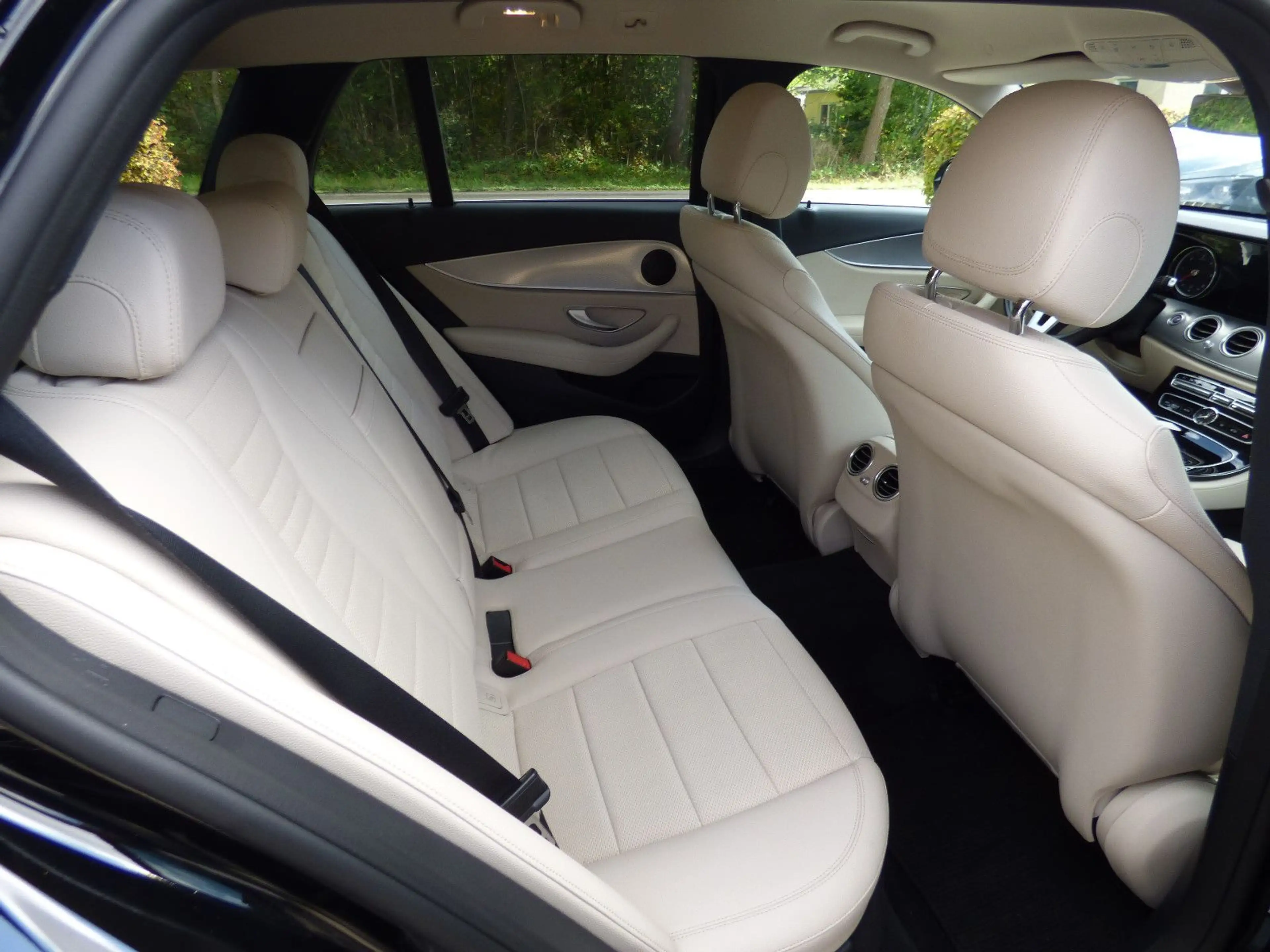 Mercedes-Benz E 350 d Avantgarde *Standheizung*LED*ACC*Kamera* — photo 12