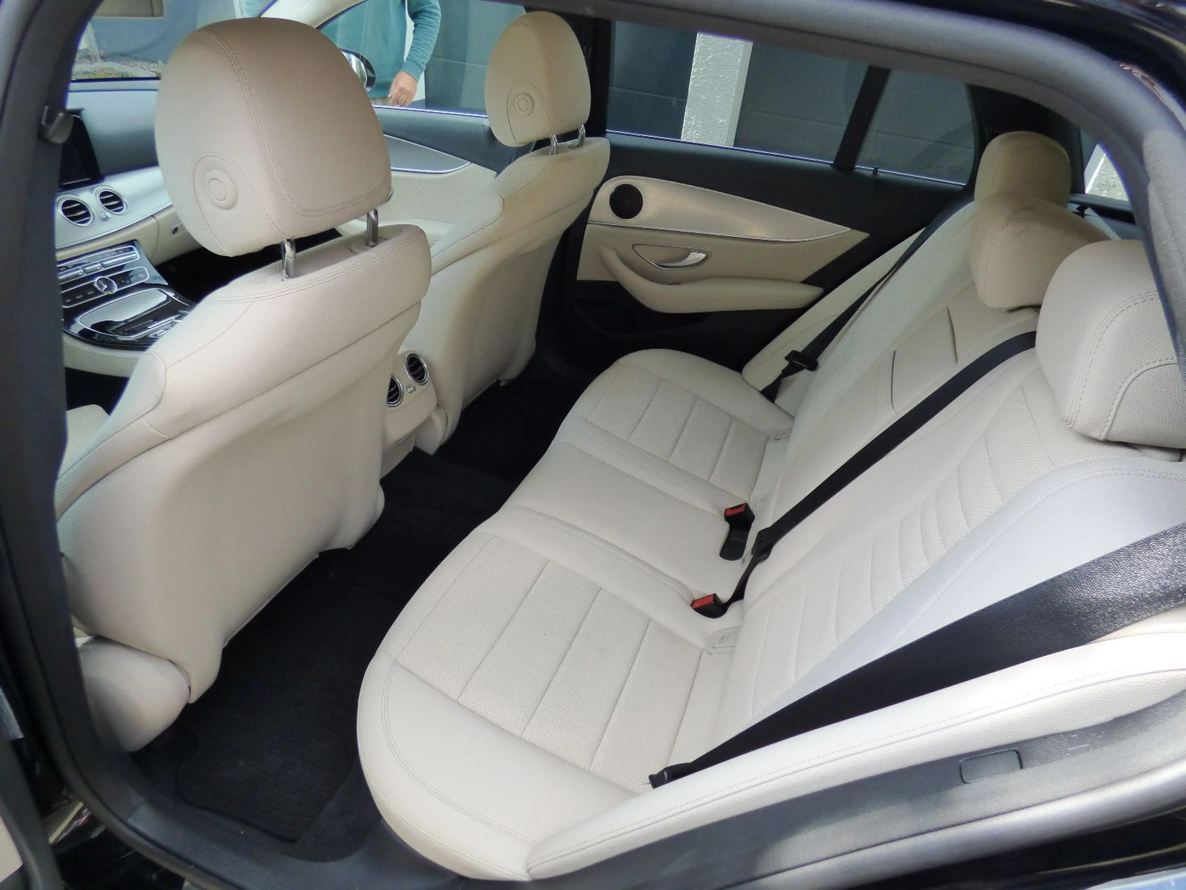Mercedes-Benz E 350 d Avantgarde *Standheizung*LED*ACC*Kamera* — photo 13