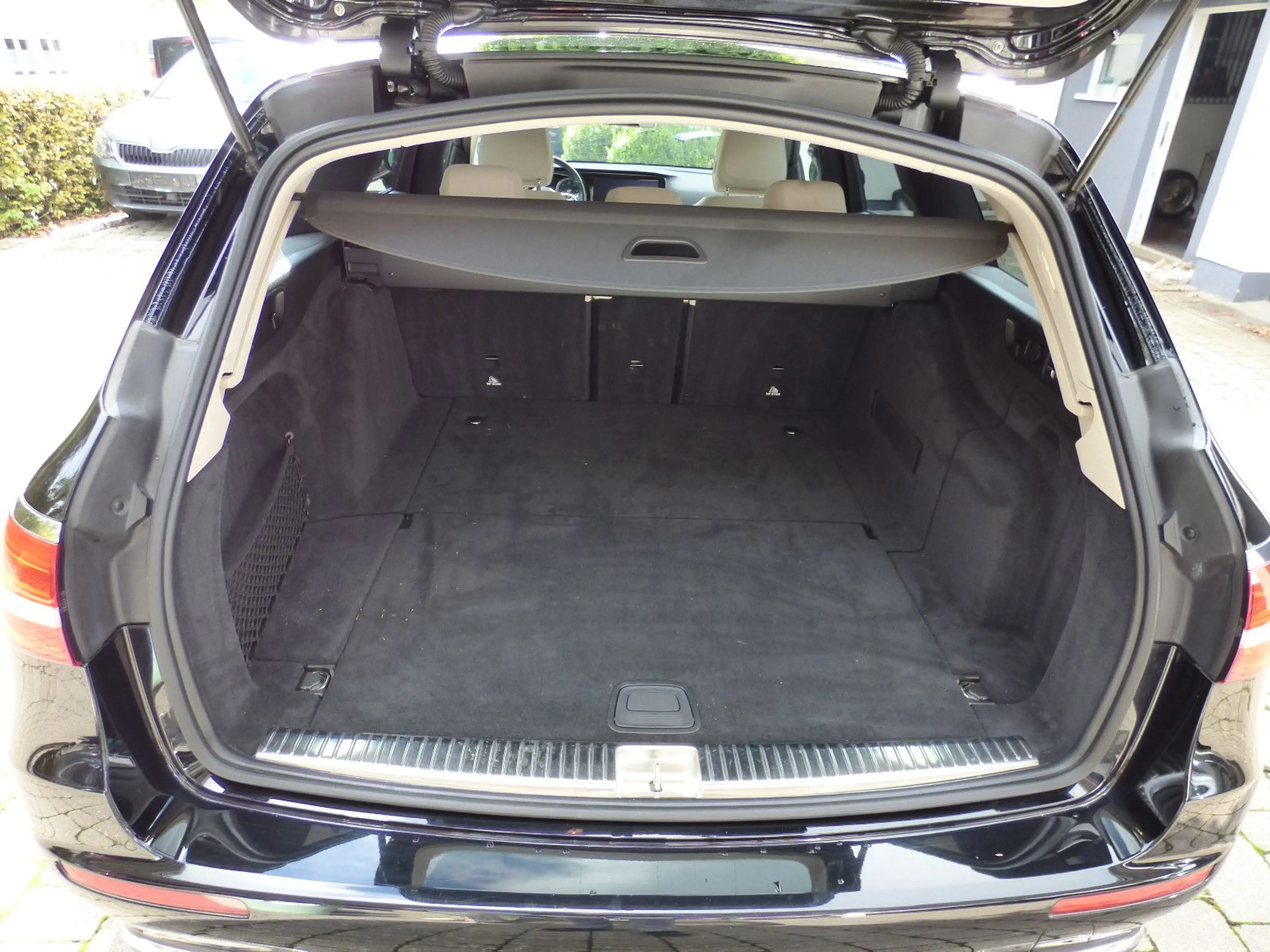 Mercedes-Benz E 350 d Avantgarde *Standheizung*LED*ACC*Kamera* — photo 14