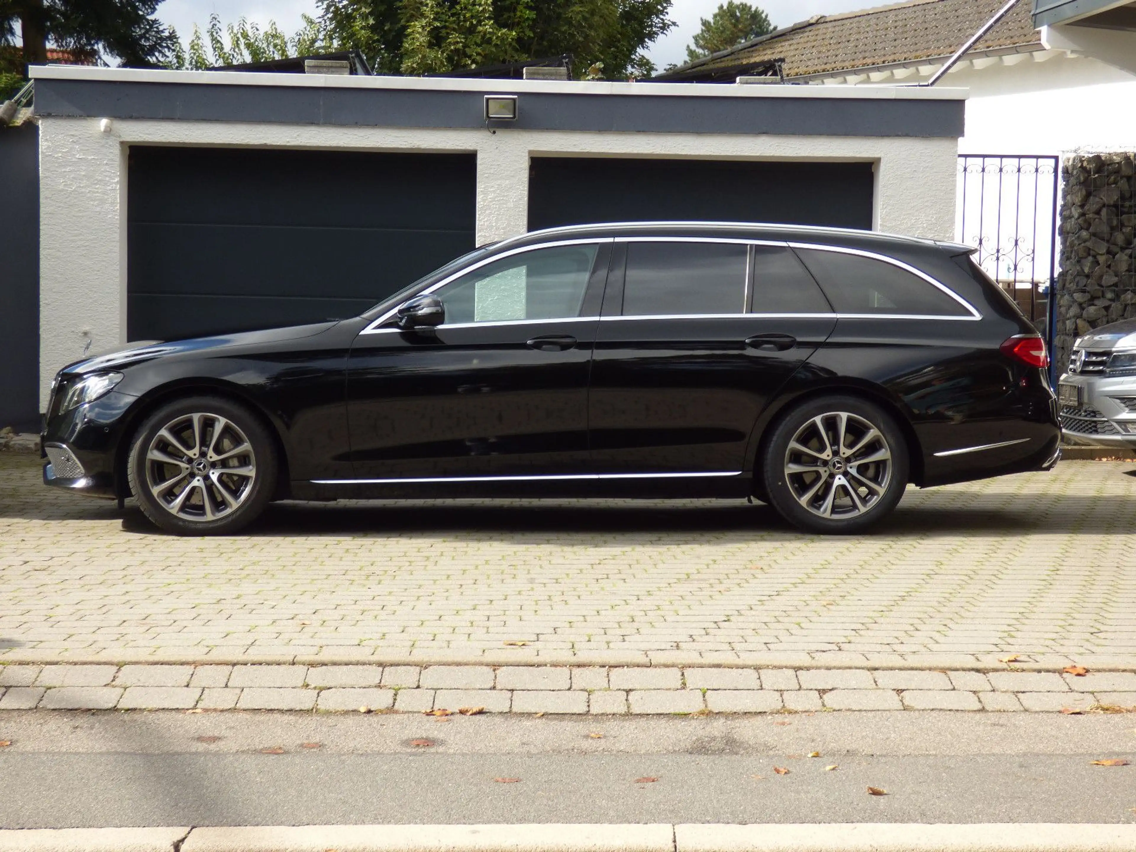 Mercedes-Benz E 350 d Avantgarde *Standheizung*LED*ACC*Kamera* — photo 10