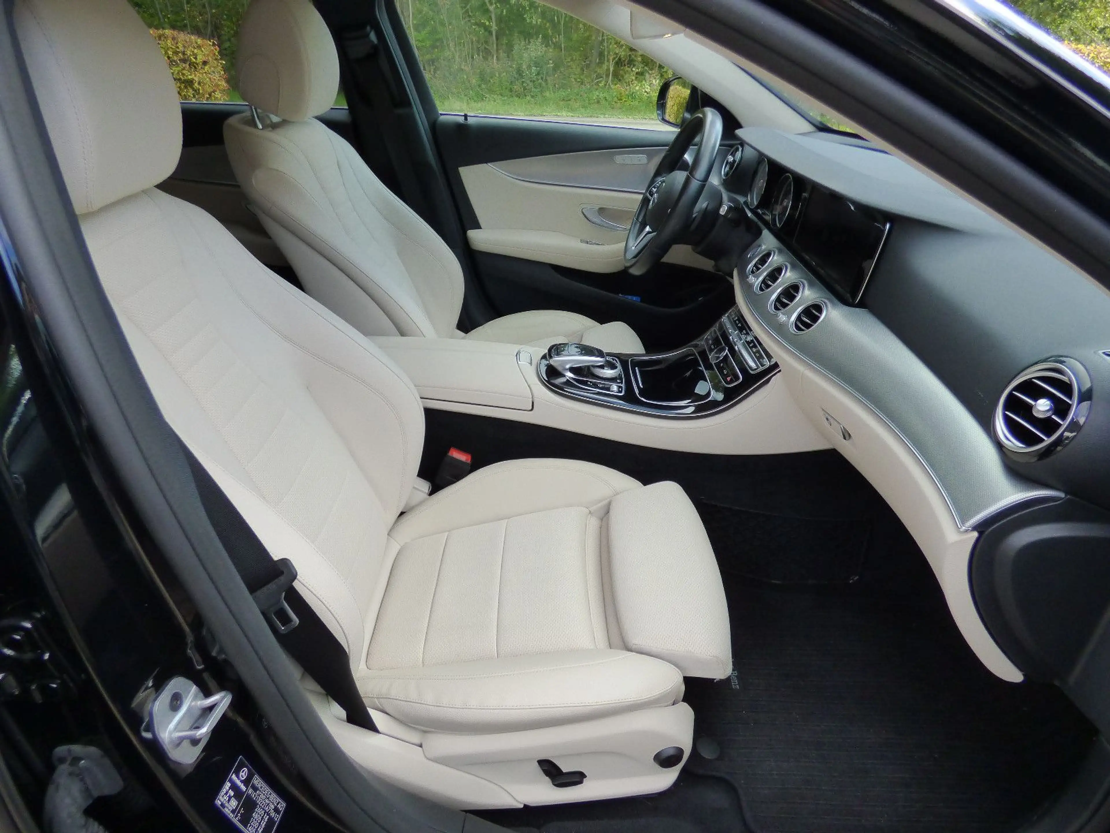 Mercedes-Benz E 350 d Avantgarde *Standheizung*LED*ACC*Kamera* — photo 11
