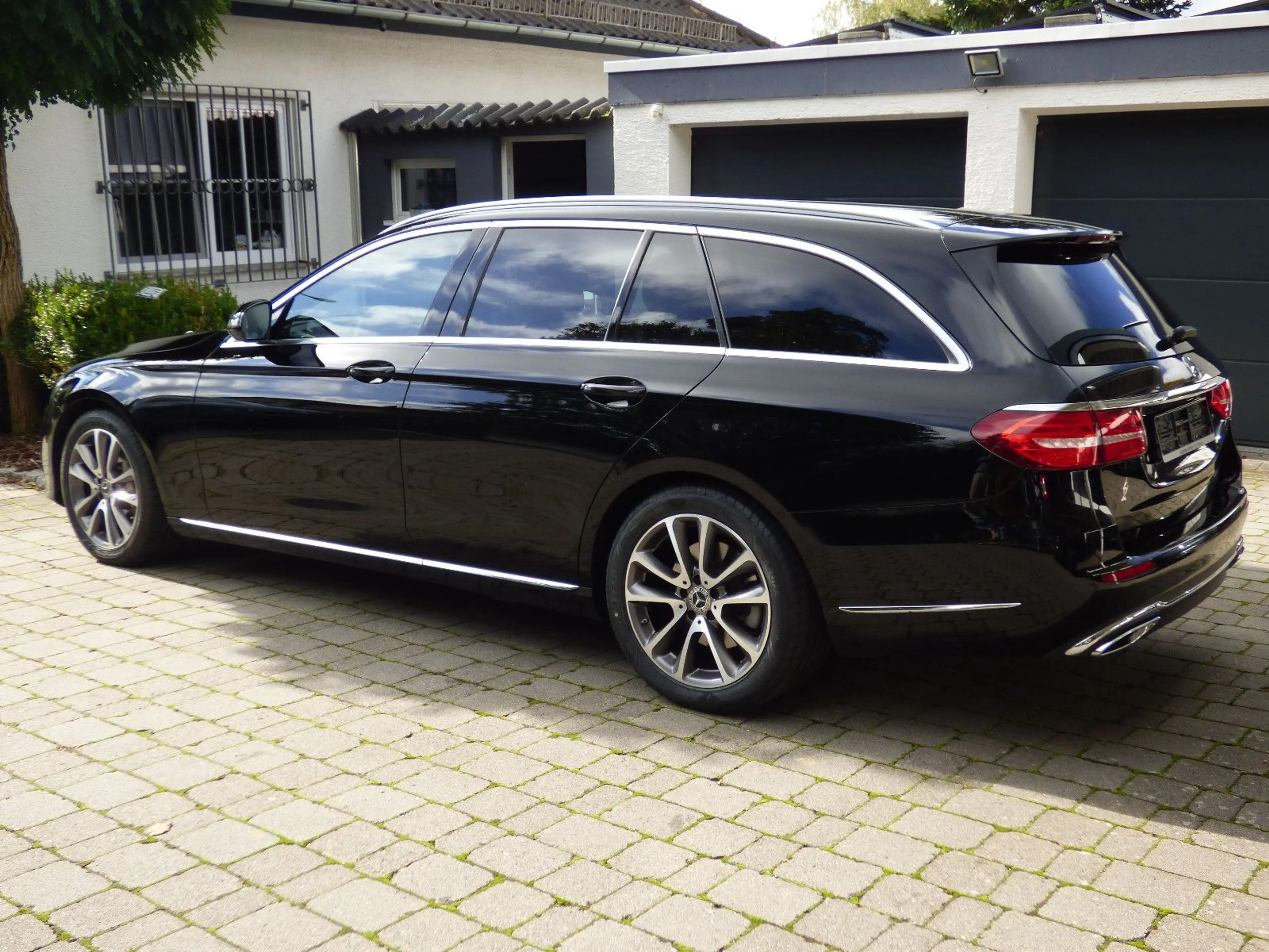 Mercedes-Benz E 350 d Avantgarde *Standheizung*LED*ACC*Kamera* — photo 9