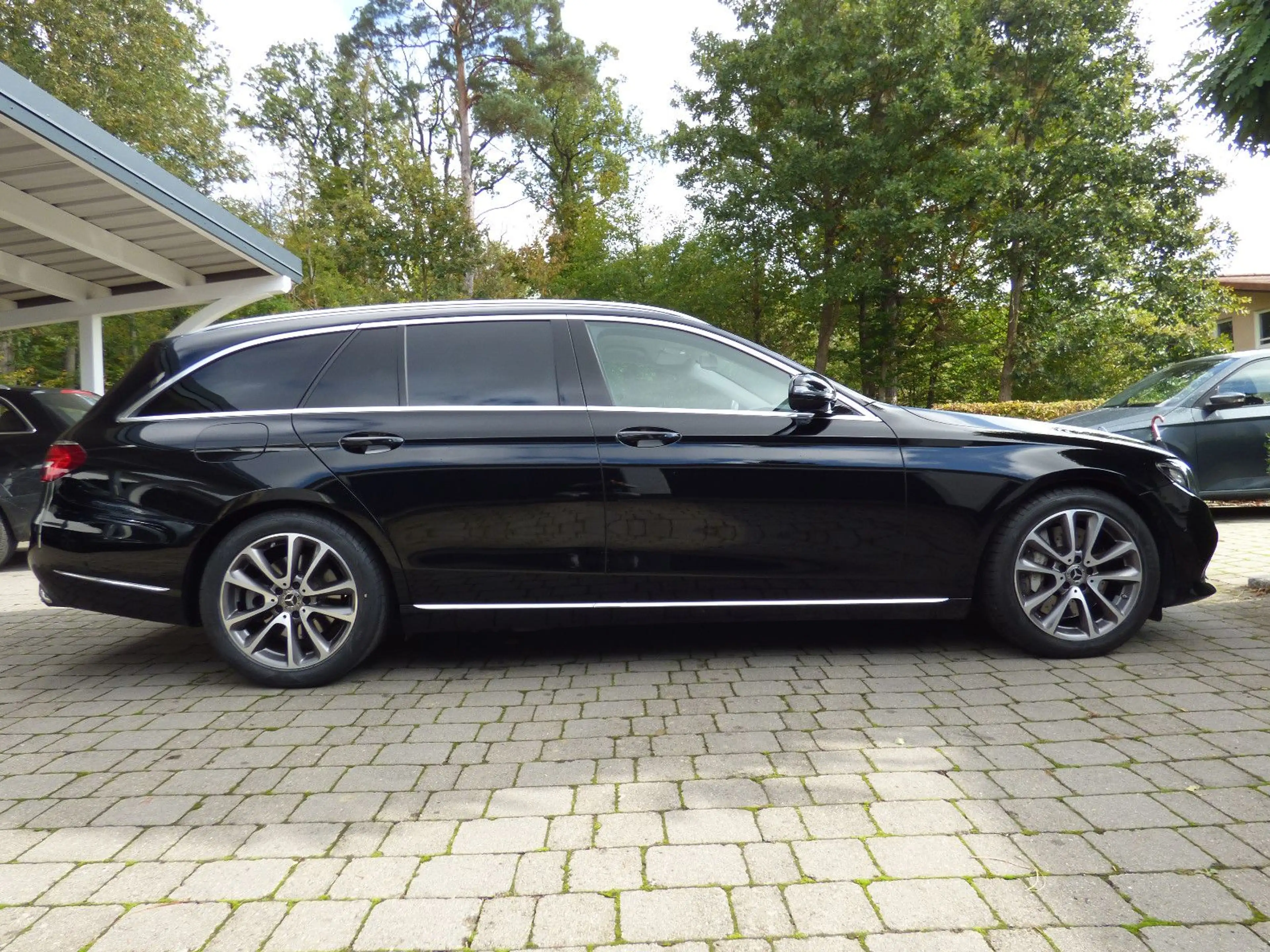 Mercedes-Benz E 350 d Avantgarde *Standheizung*LED*ACC*Kamera* — photo 6