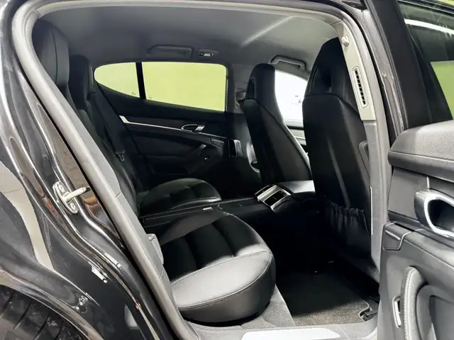 Porsche Panamera view 26