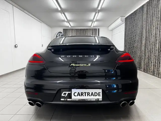 Porsche Panamera view 8