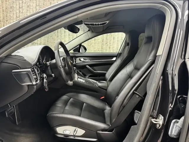 Porsche Panamera view 10
