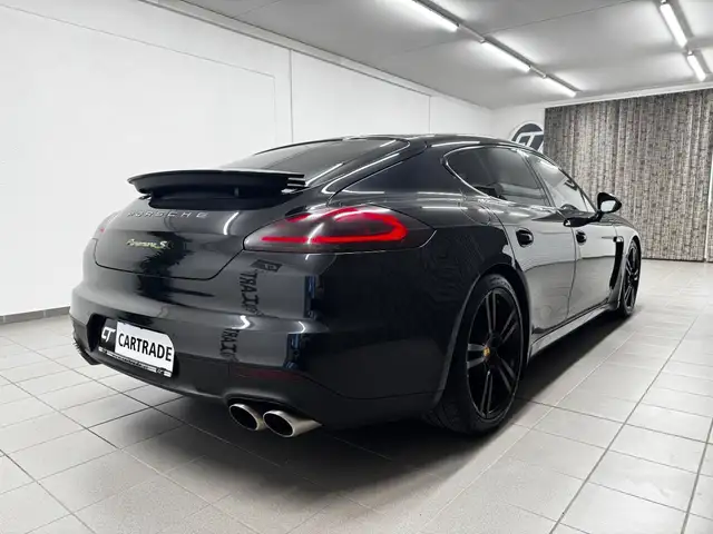 Porsche Panamera view 7
