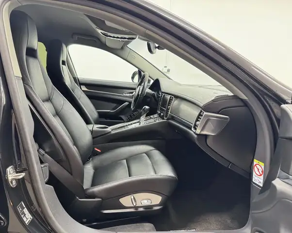 Porsche Panamera view 27