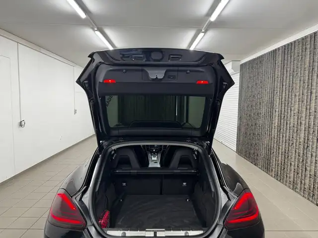Porsche Panamera view 25