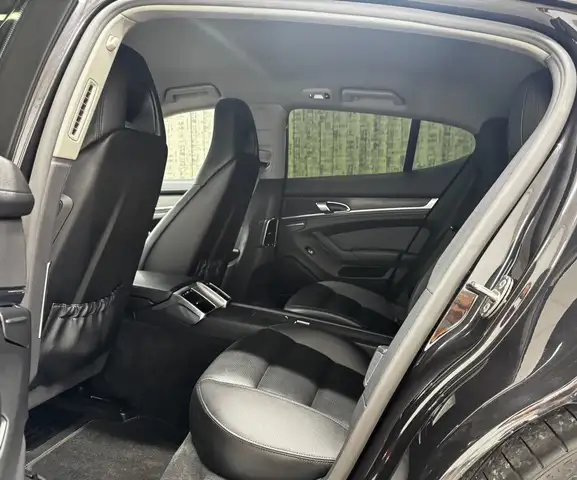 Porsche Panamera view 13
