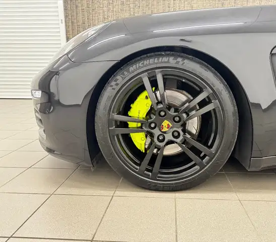 Porsche Panamera view 9