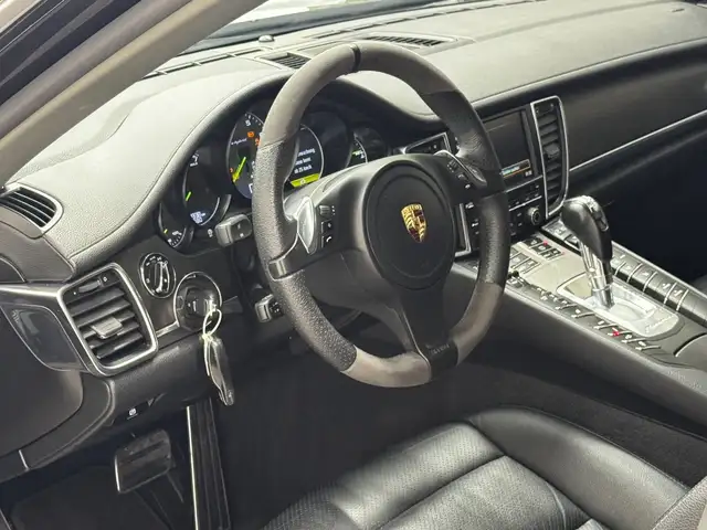 Porsche Panamera view 12