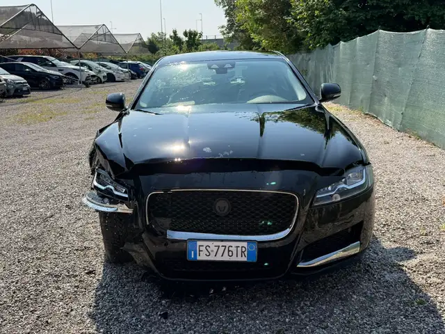 Jaguar XF 2.0d 180cv auto