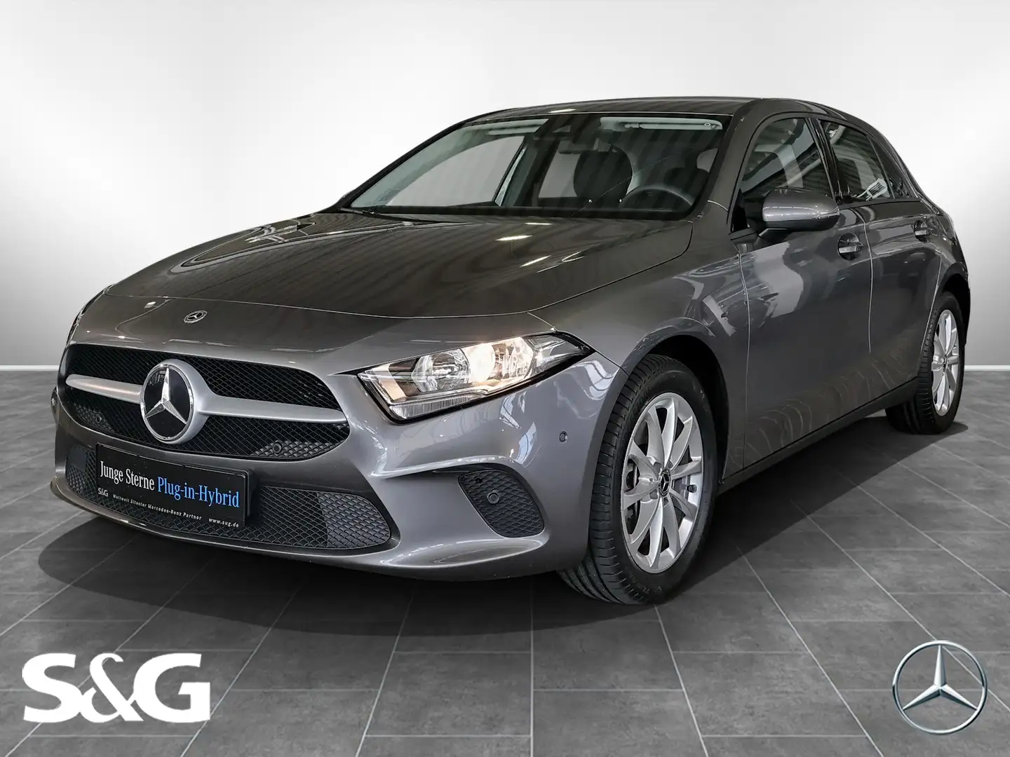 Mercedes-Benz A 250 e CARPLAY+KAMERA+MBUX+PDC+SITZHEIZUNG+17" Grau - 1