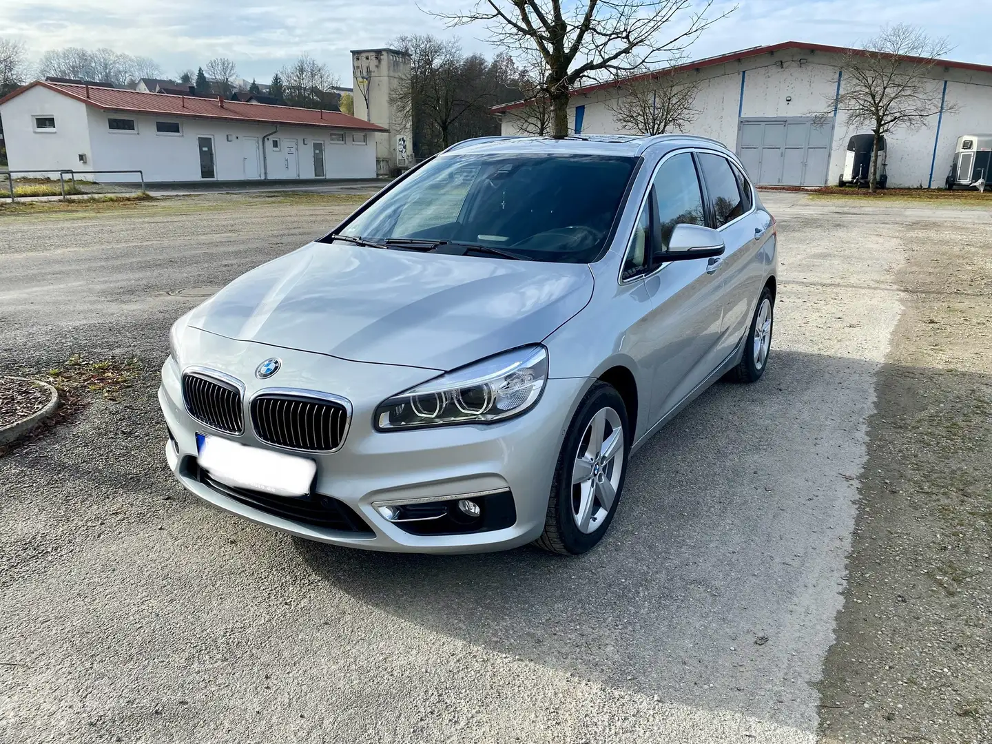 BMW 220 220d Active Tourer Lux.Line Leder LED AHK RFK GSD Silber - 2
