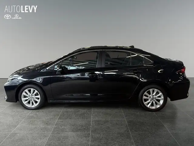 Toyota Corolla view 3