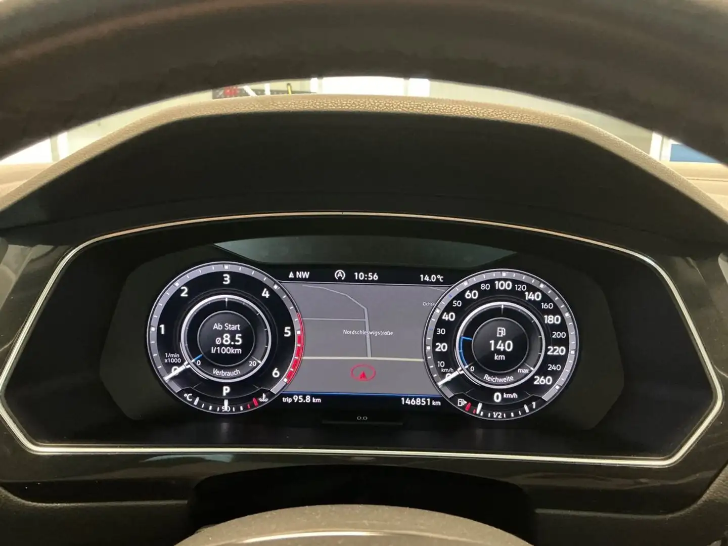 Volkswagen Tiguan Allspace 2.0 TDI SCR 4Motion DSG Highline ( unfallfrei ) Серый - 1