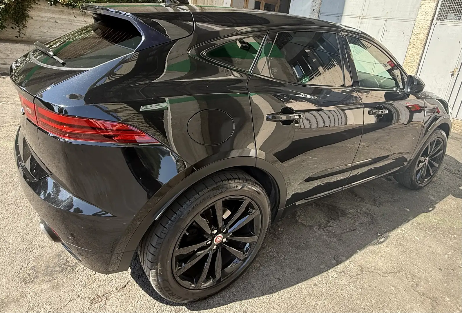 Jaguar E-Pace 2.0d i4 R-Dynamic SE awd 150 cv auto my19 - 2
