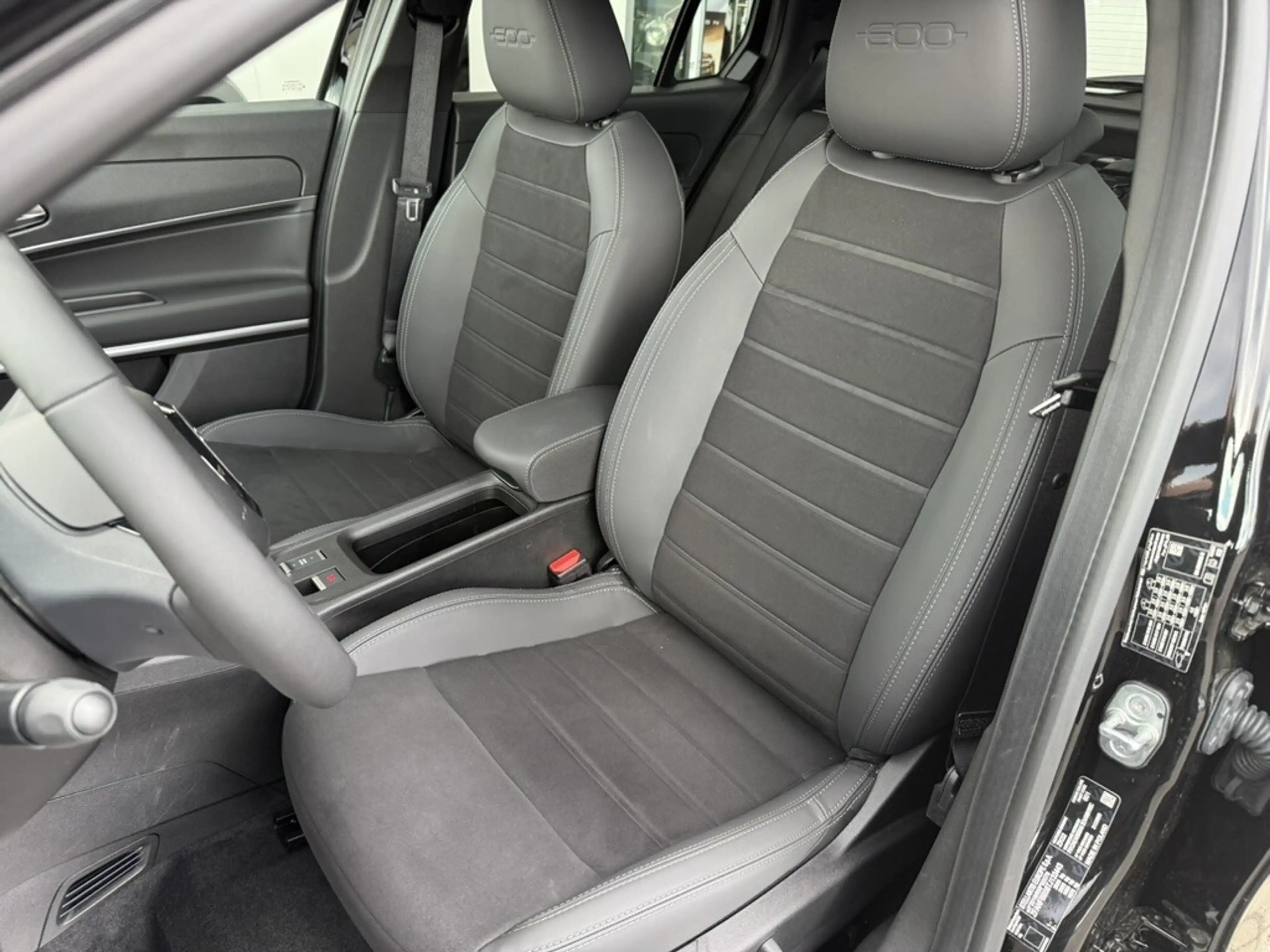 Fiat 600e Sport Edition (54kWh) — photo 9