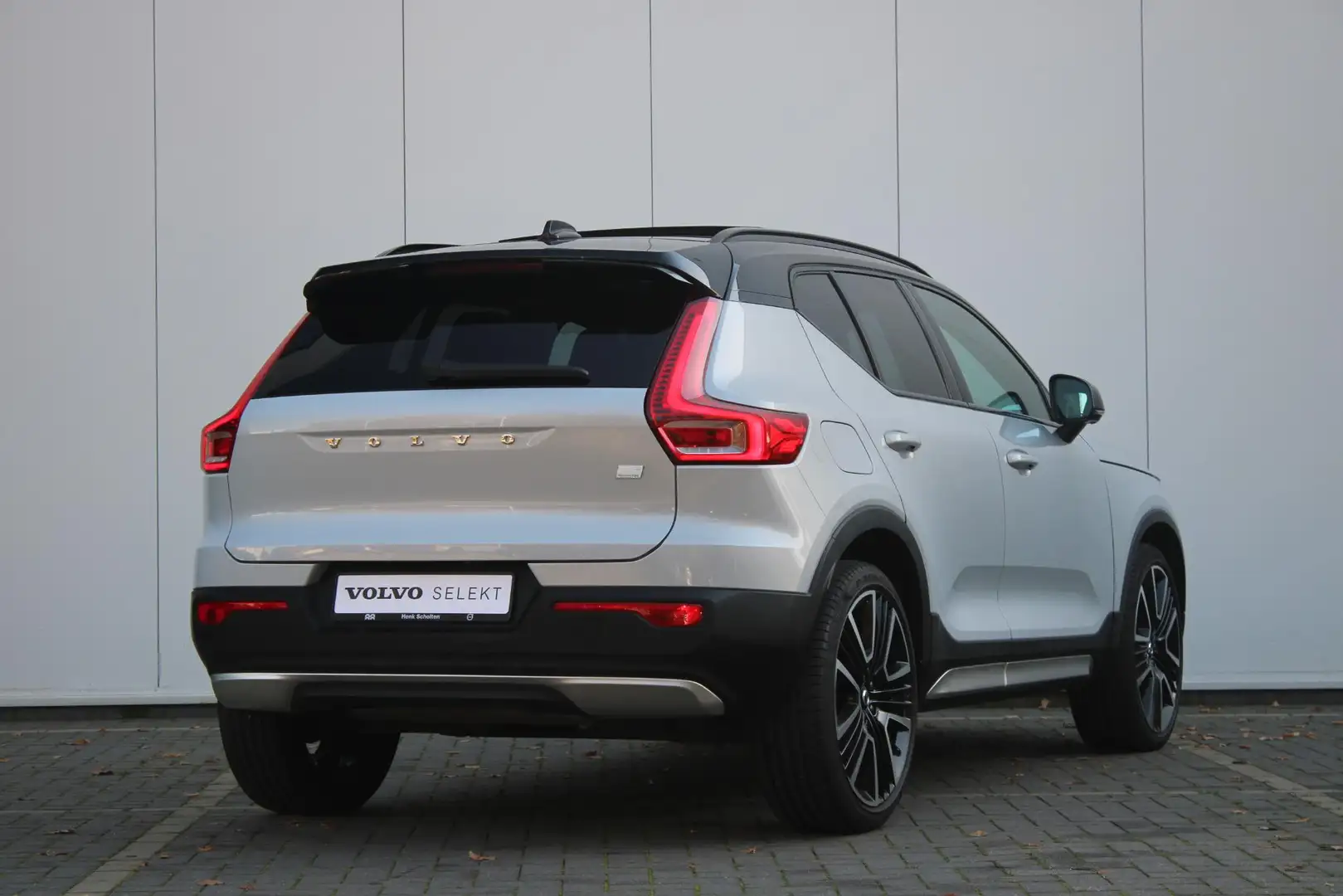 Volvo XC40 T4 211PK Recharge R-Design | Adaptive Cruise & Pil Grijs - 2