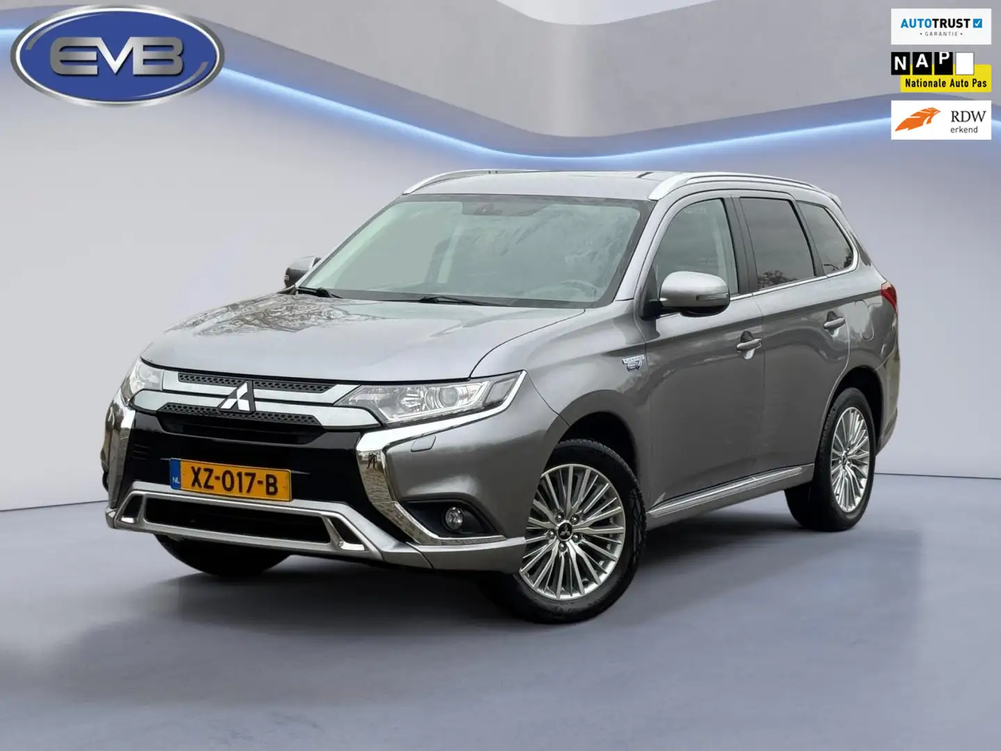 Mitsubishi Outlander 2.4 PHEV Pure+, vele opties, achteruitrijcamera, l Gris - 1