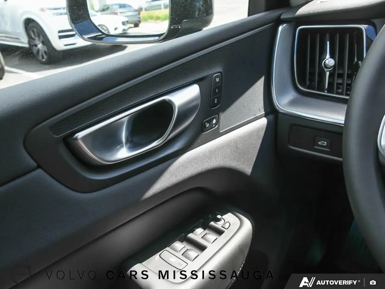Volvo XC60 снимка Volvo XC60