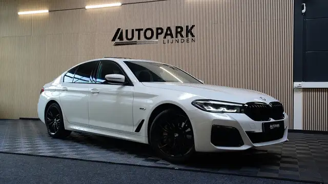 BMW 530 5-serie 530e High Executive M-Sport/Schuifdak/Nigh
