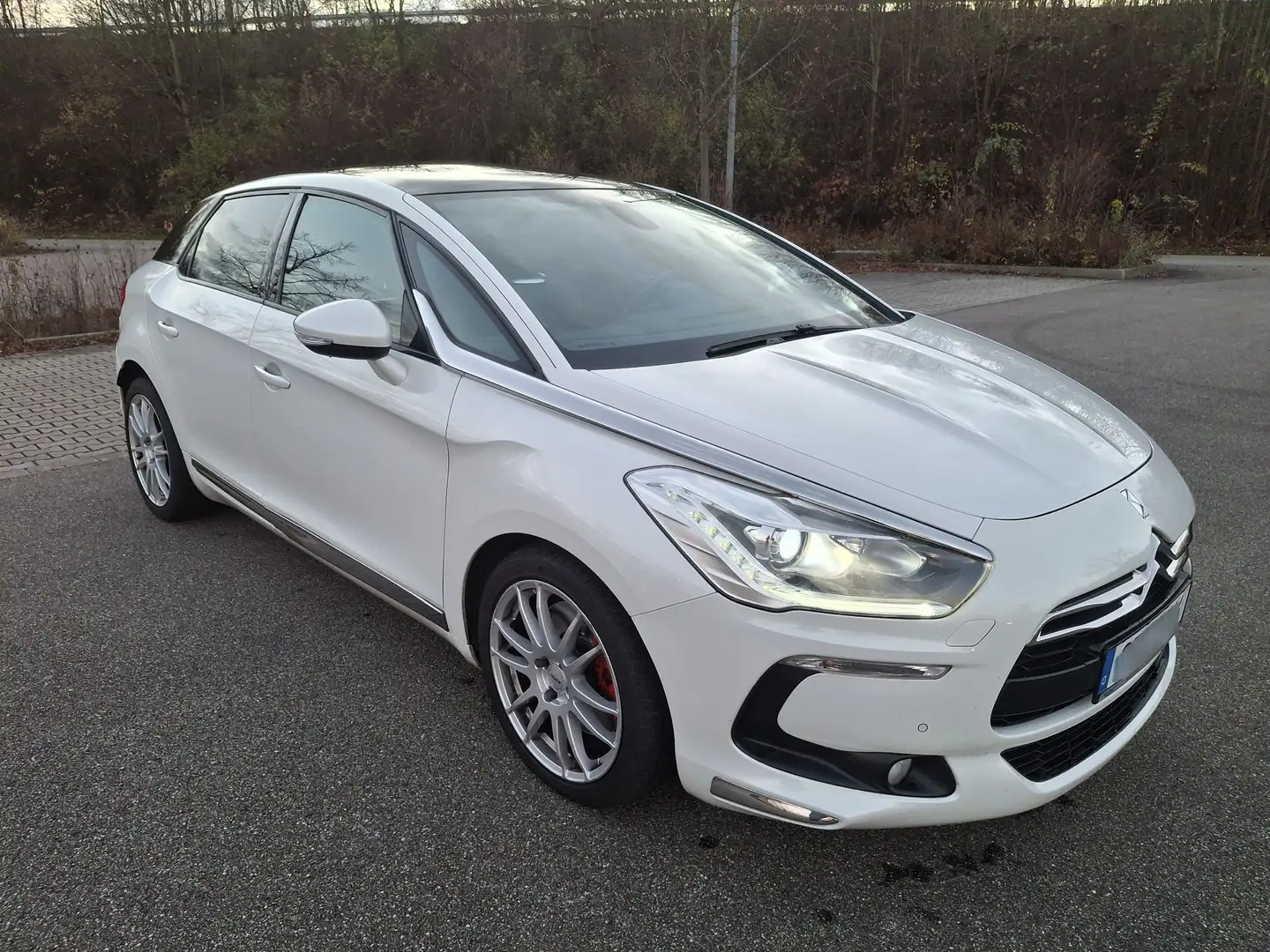 Citroen DS5 CITROEN DS5 2.0d 181PS TÜV 04/2027 TOP AUSSTATTUNG Weiß - 2