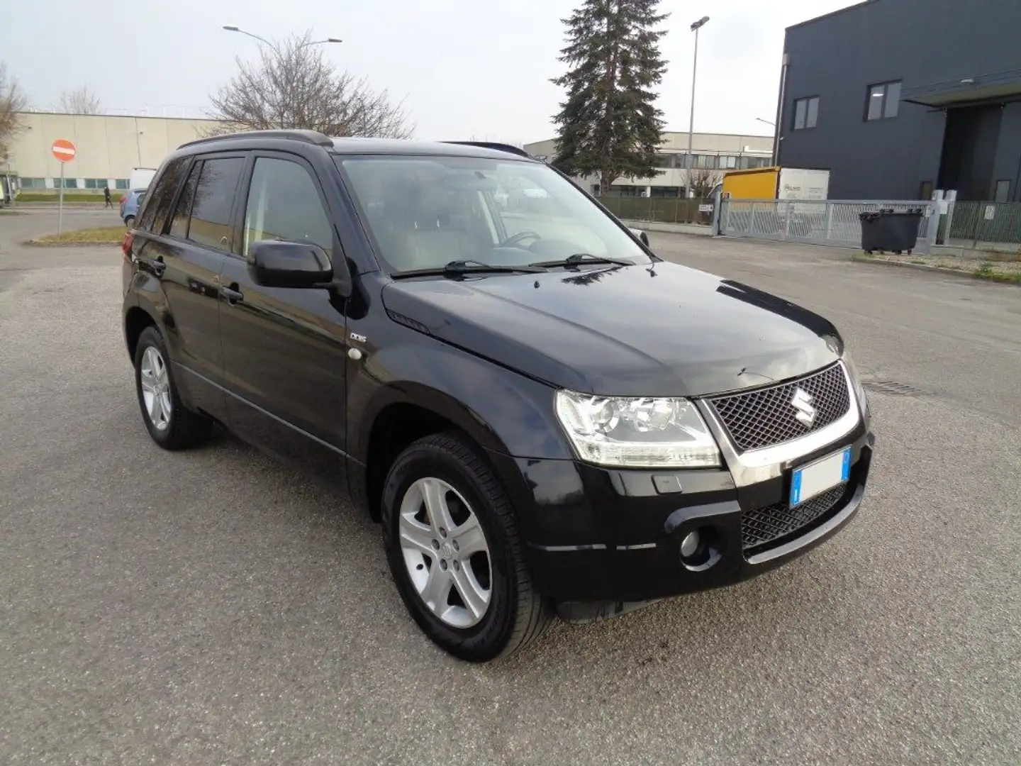 Suzuki Grand Vitara 1.9 DDiS 5 porte 4x4 EXECUTIVE Zwart - 1