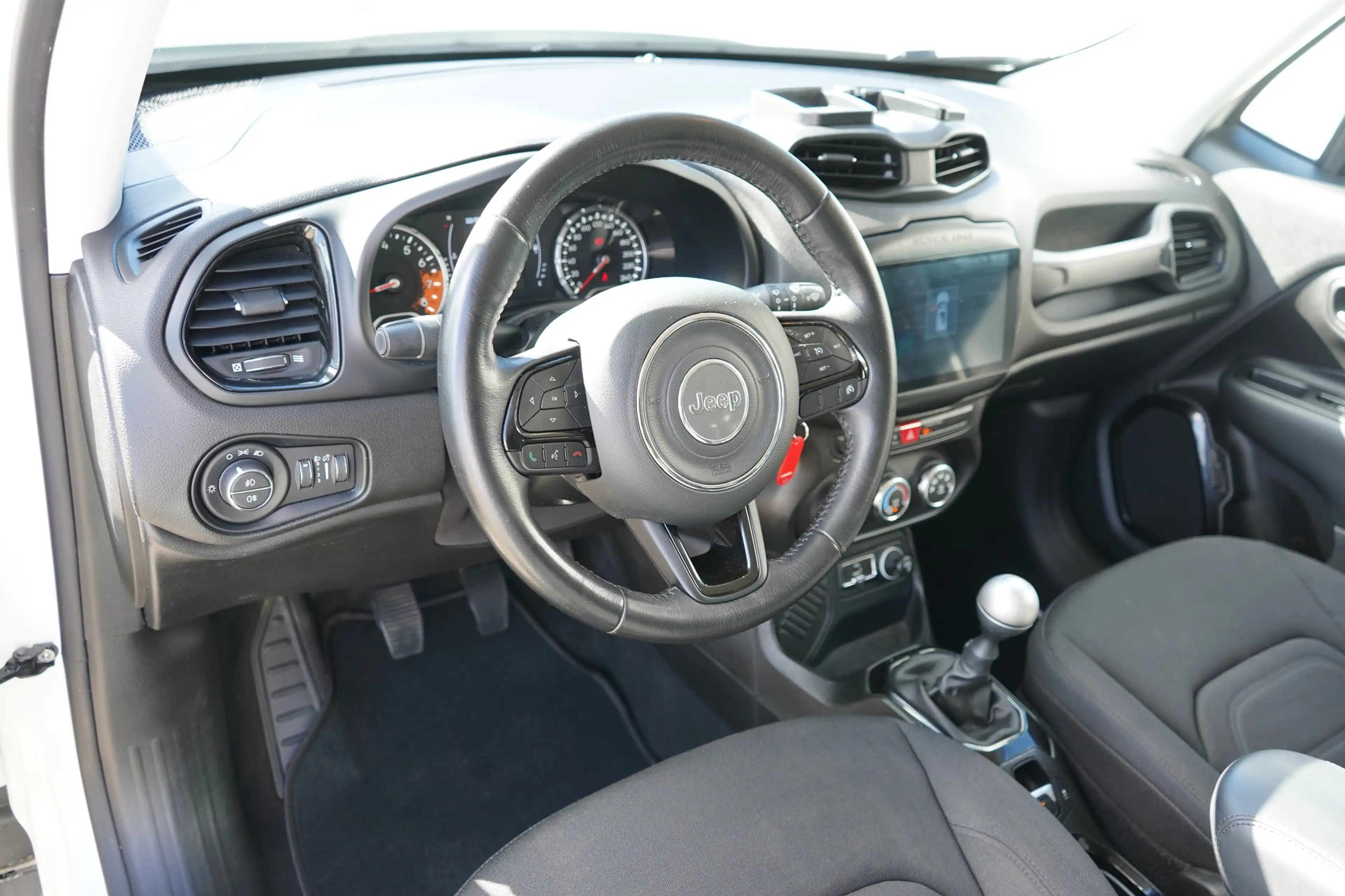 Jeep Renegade 1.6 Android Apple AHK Klima Tempomat — photo 11
