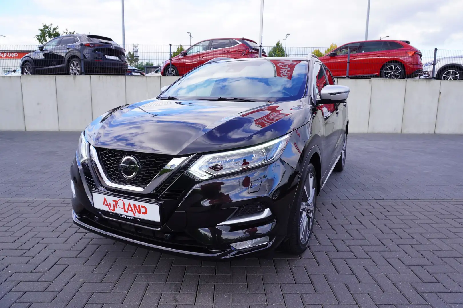 Nissan Qashqai 1.3 Tekna+ LED Navi Panorama ACC Bose Schwarz - 2