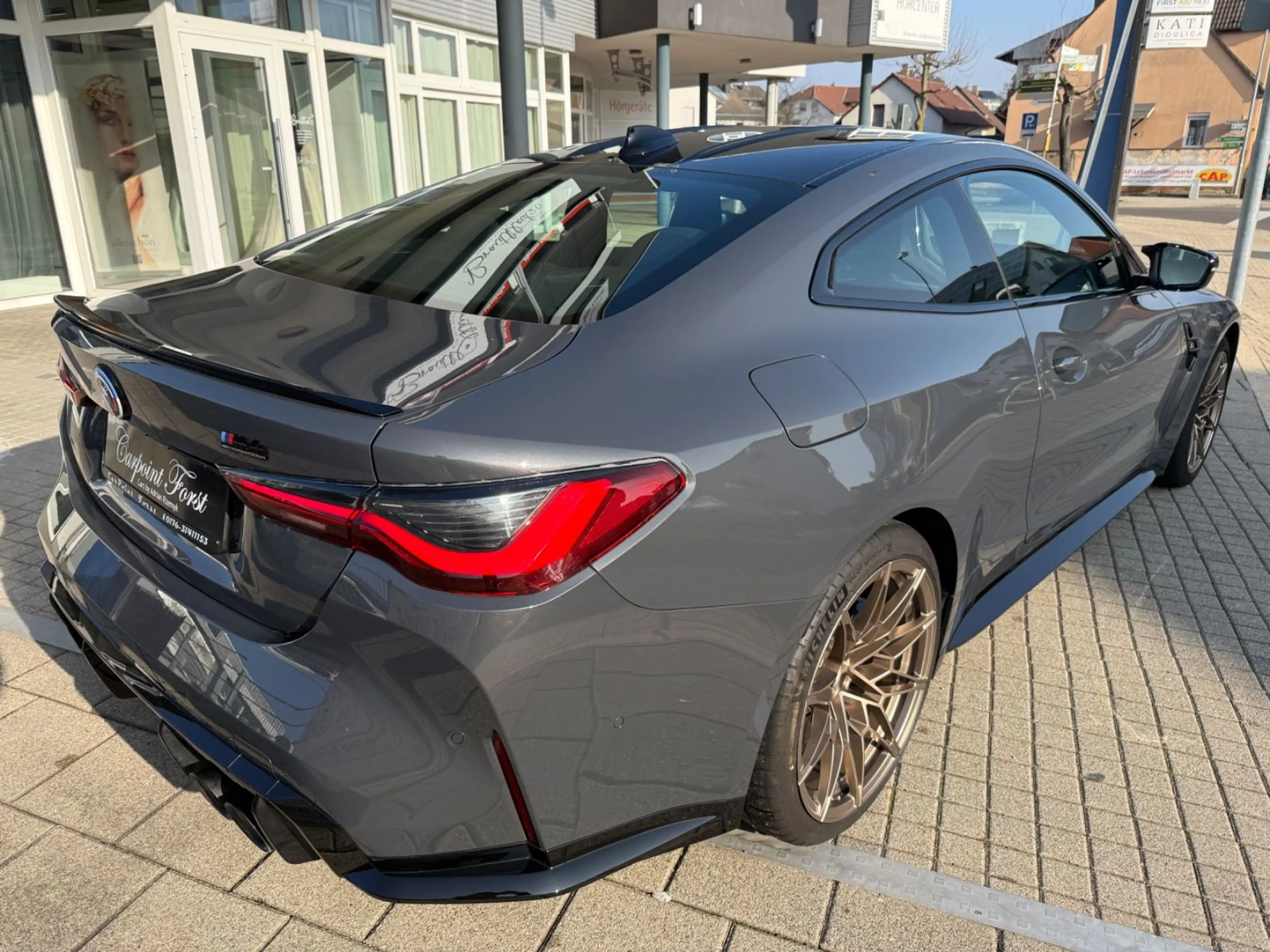 BMW M4 Coupe xDrive Competition, 50 Jahre Edition — photo 15