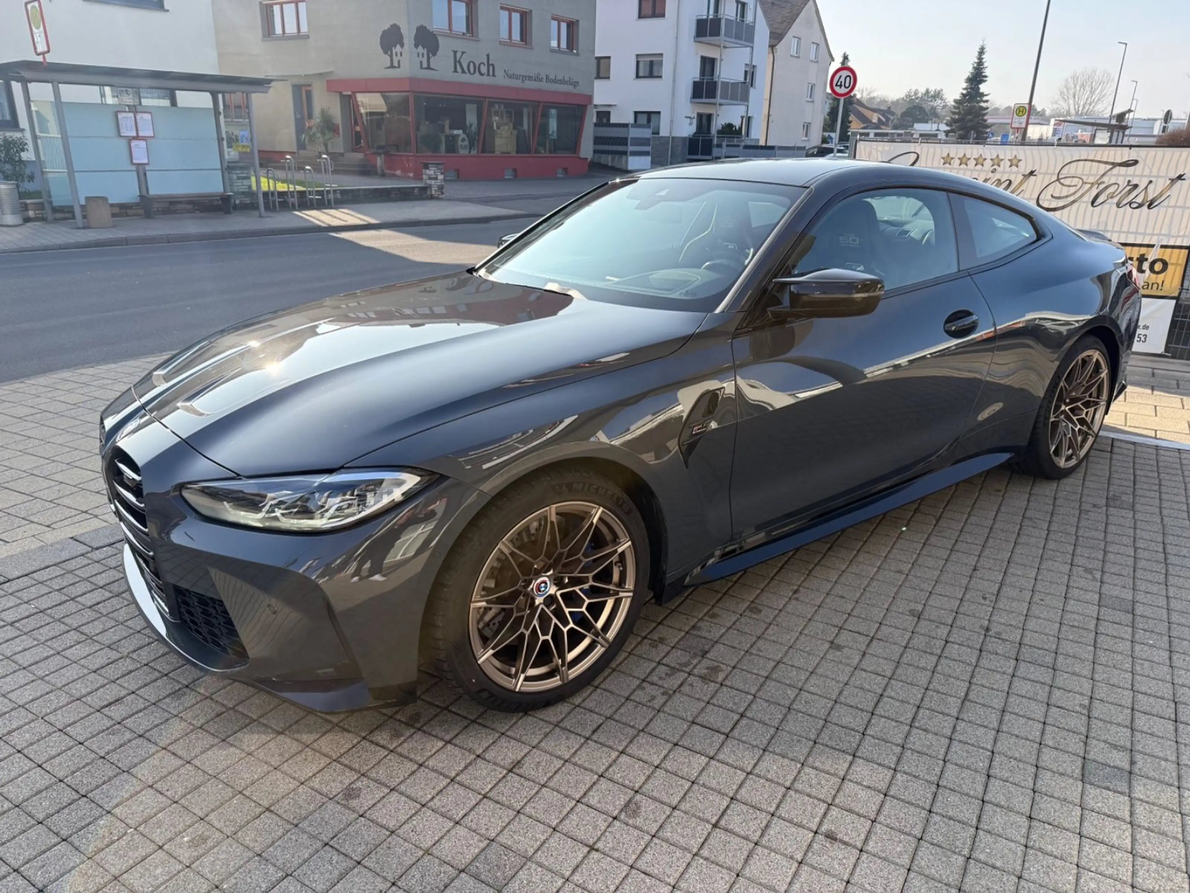 BMW M4 Coupe xDrive Competition, 50 Jahre Edition — photo 7