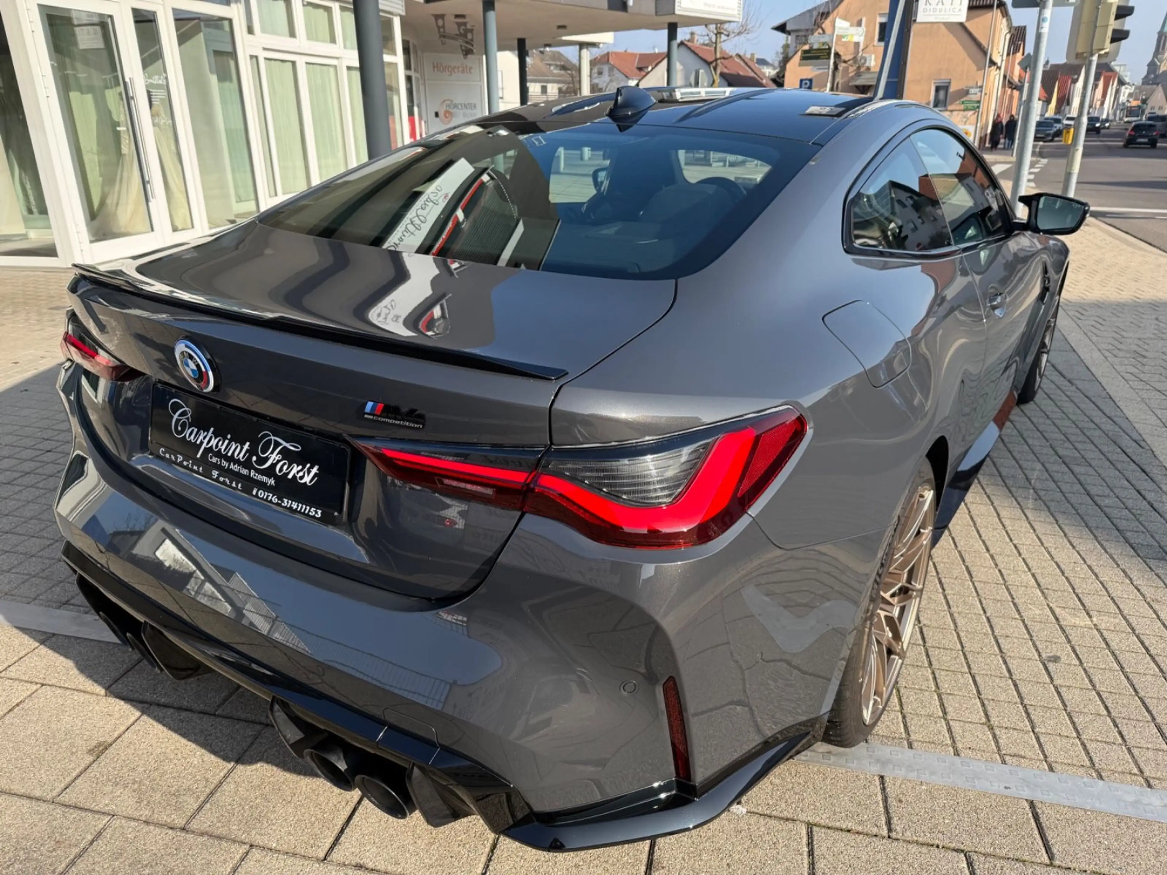 BMW M4 Coupe xDrive Competition, 50 Jahre Edition — photo 14