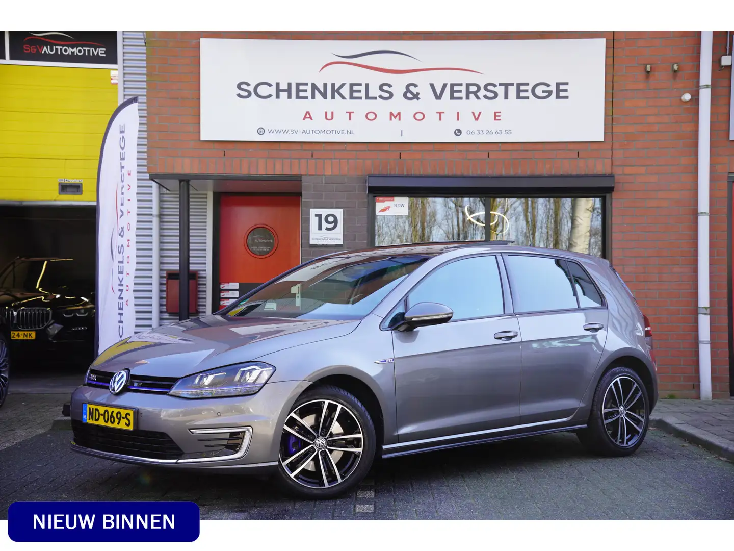Volkswagen Golf GTE 1.4 TSI Connected Series / Panoramadak / Stoelverw Grijs - 1