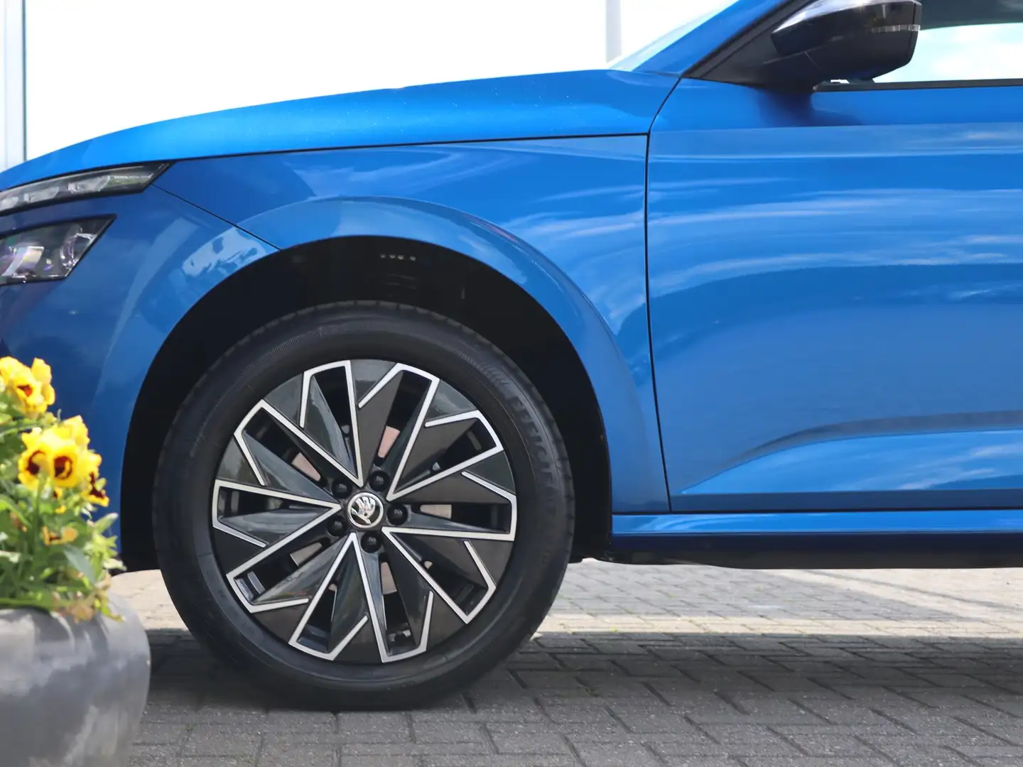 Skoda Kamiq 1.0 TSI 95 pk Style | Navigatie via SmartLink | PD Blauw - 2