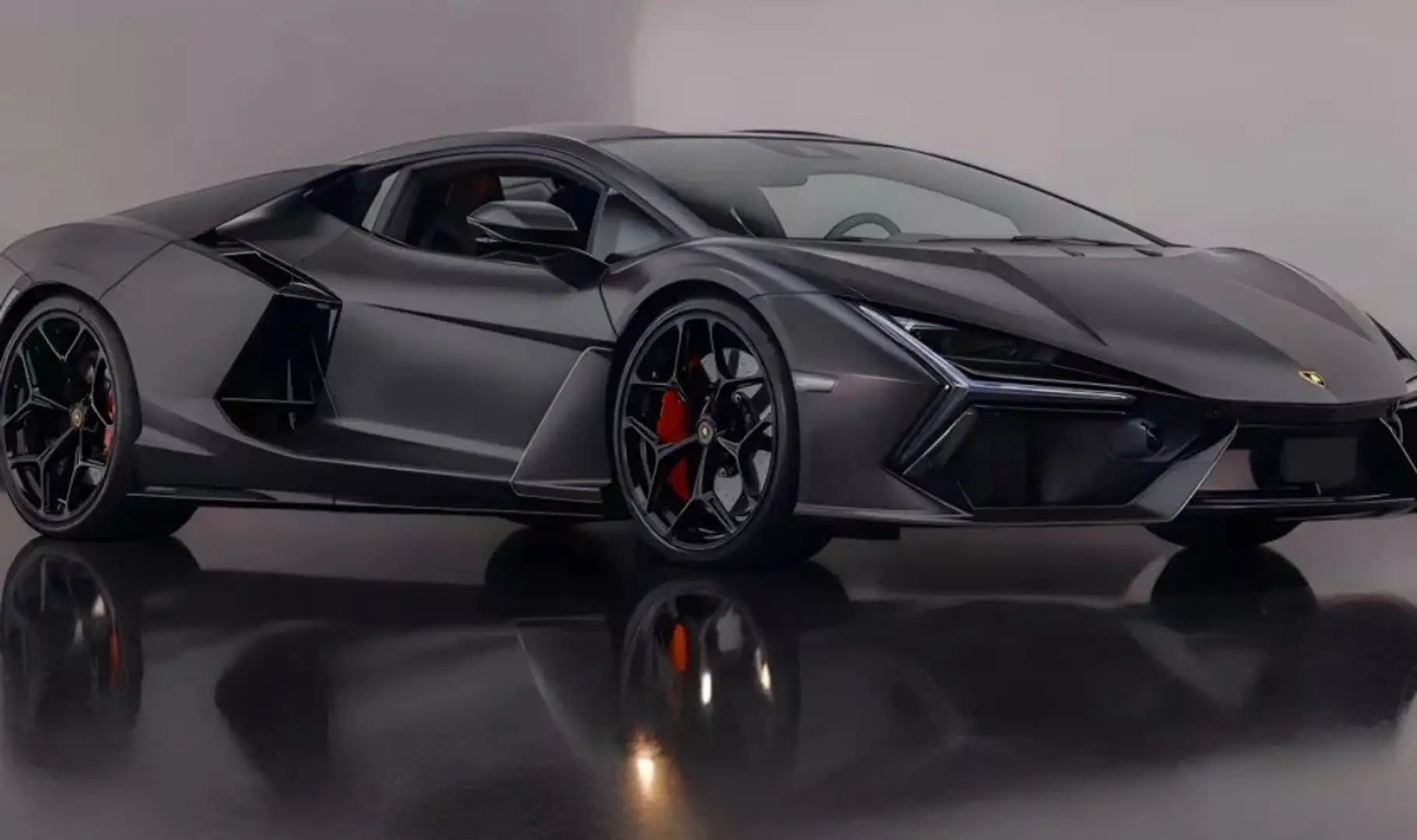 Lamborghini Revuelto - 1