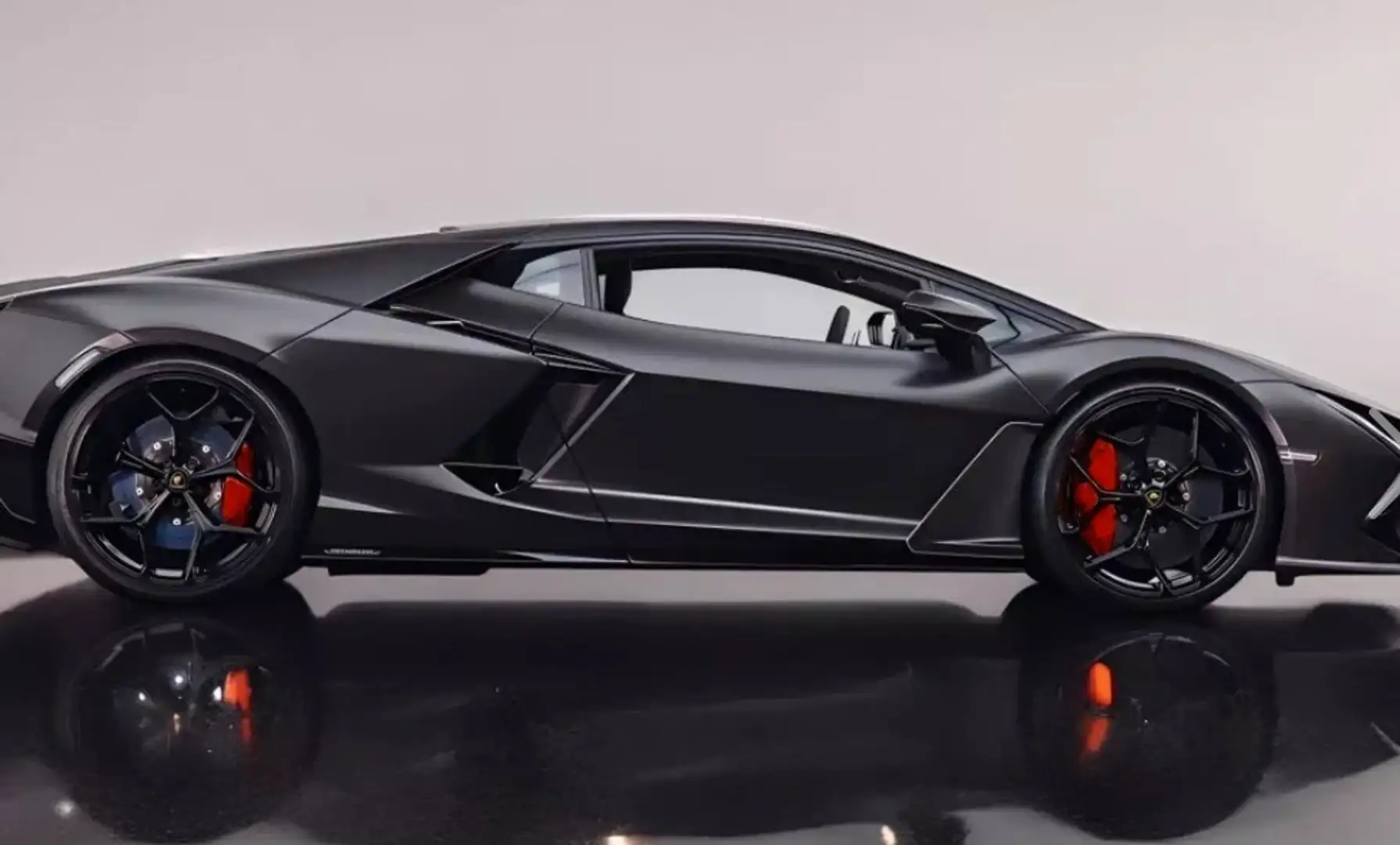 Lamborghini Revuelto - 2