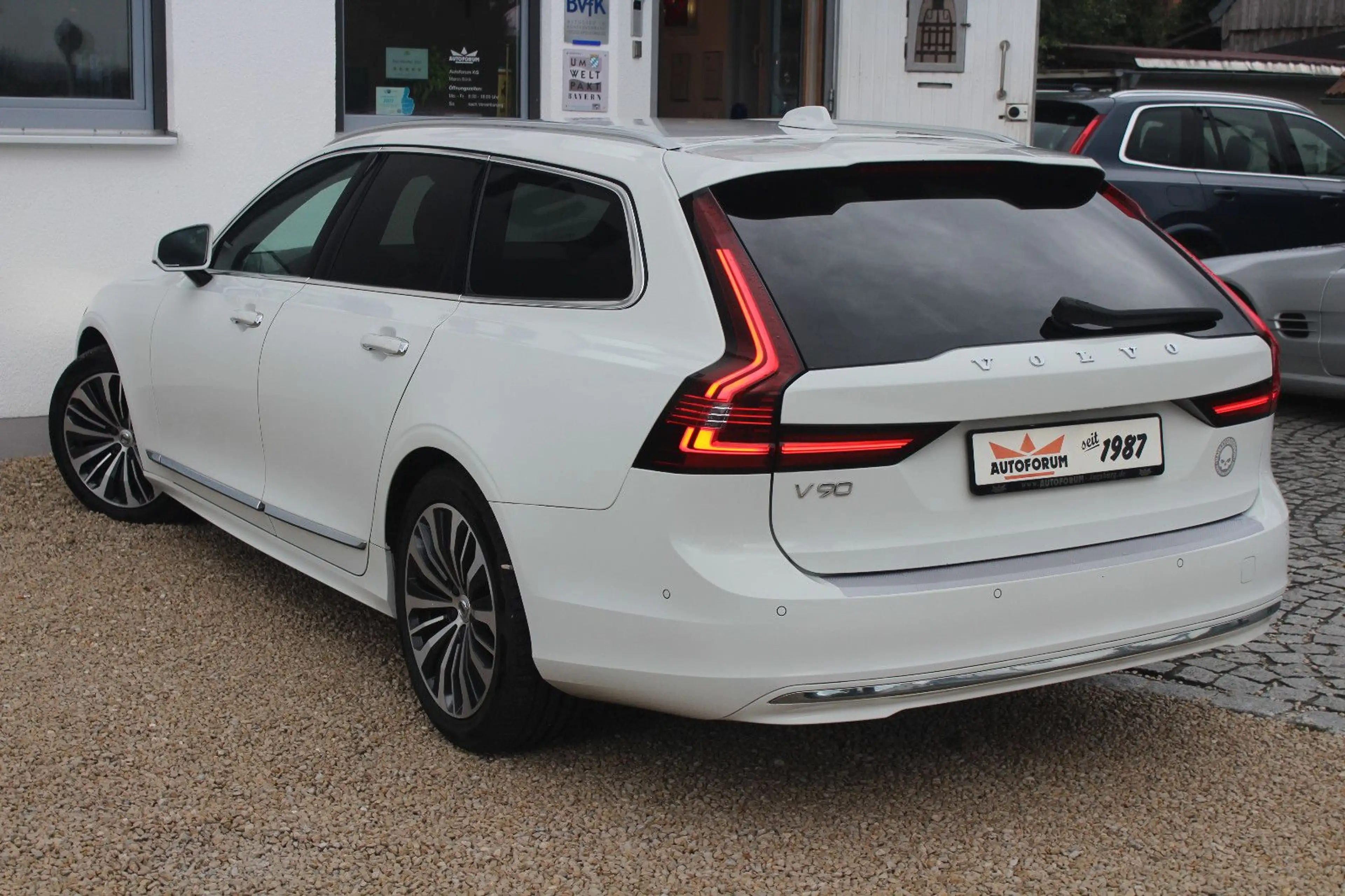 Volvo V90 Kombi Inscription B5 AWD~Neuwertig~ — photo 4