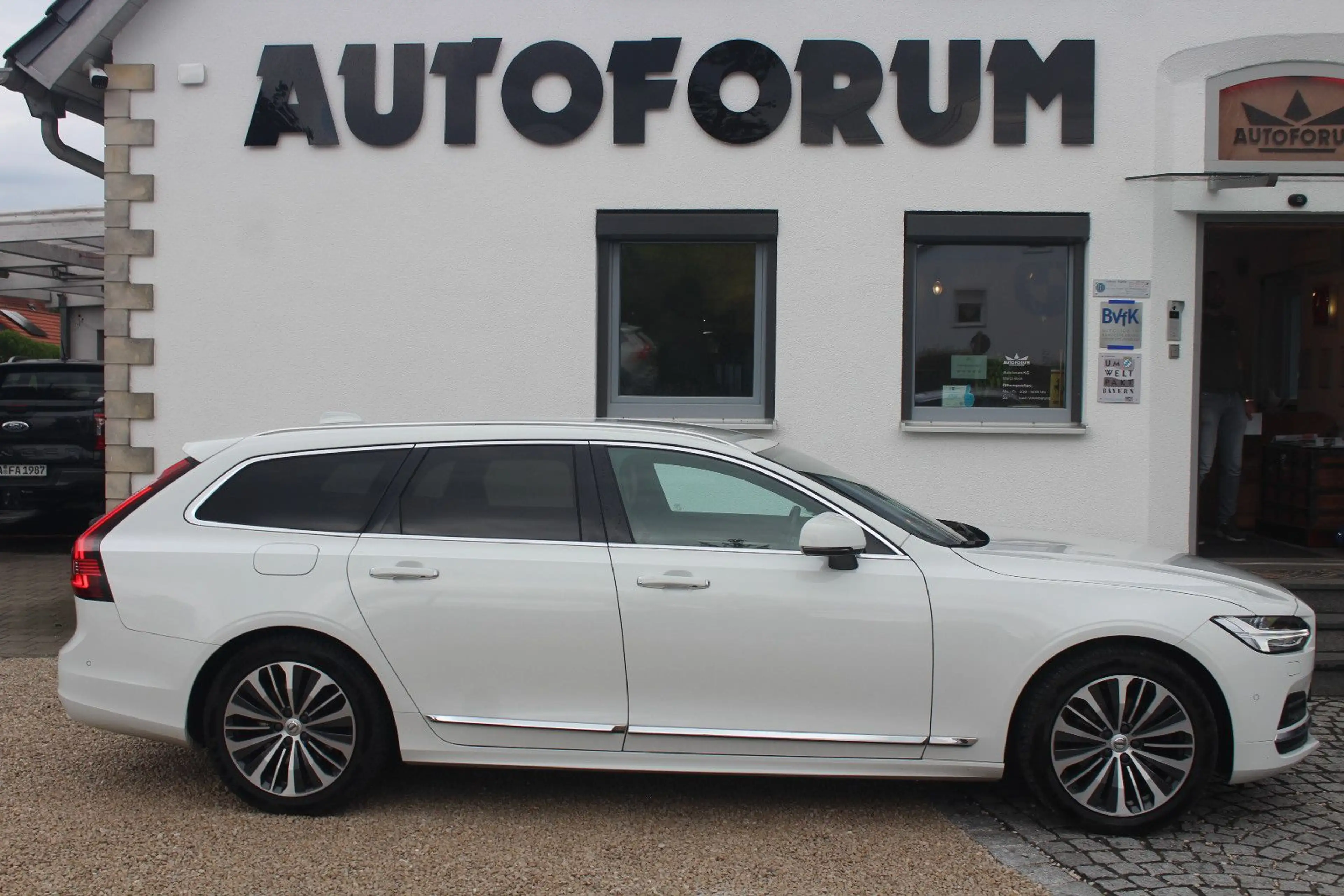 Volvo V90 Kombi Inscription B5 AWD~Neuwertig~ — photo 8