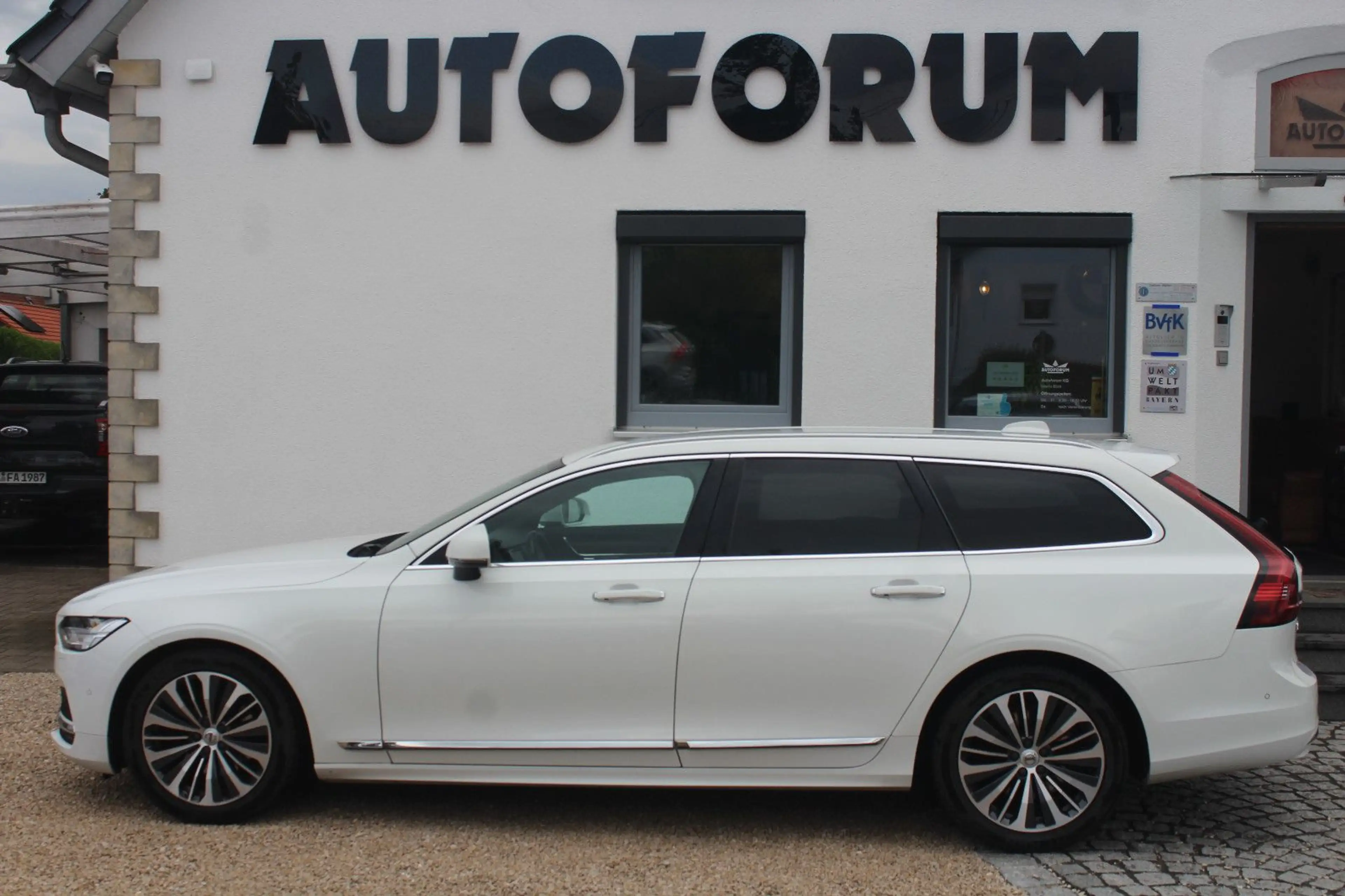 Volvo V90 Kombi Inscription B5 AWD~Neuwertig~ — photo 3
