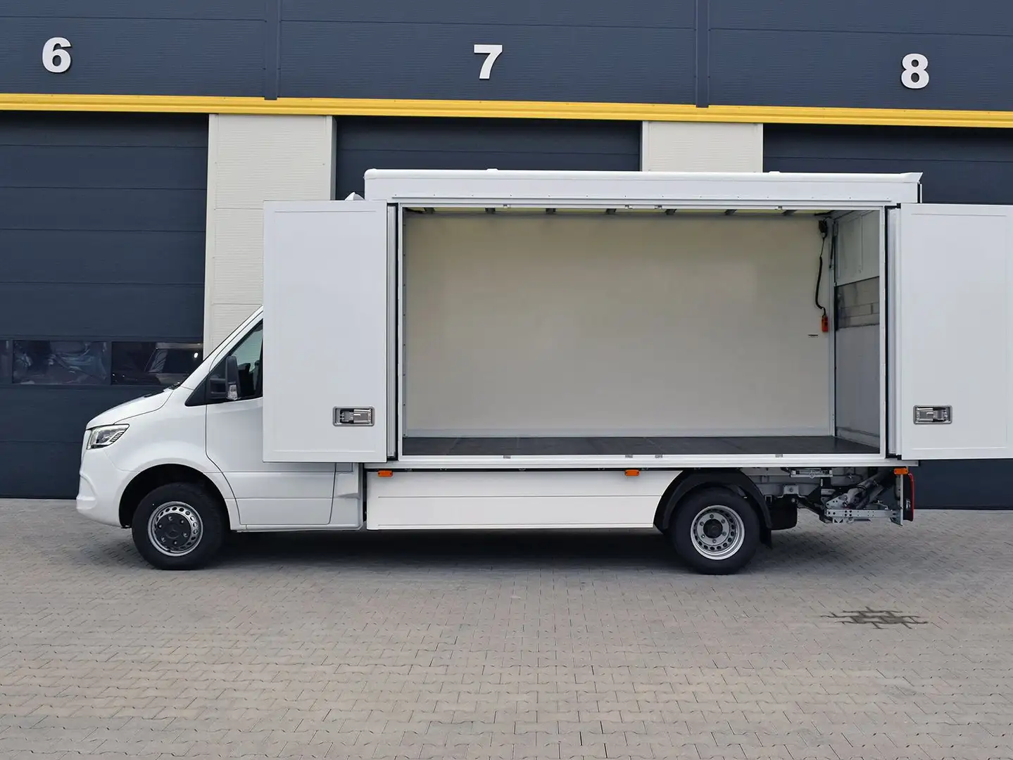 Mercedes-Benz Sprinter 519 CDI 5.5T * DISTRONIC/AHK/MBUX/LED Blanco - 1