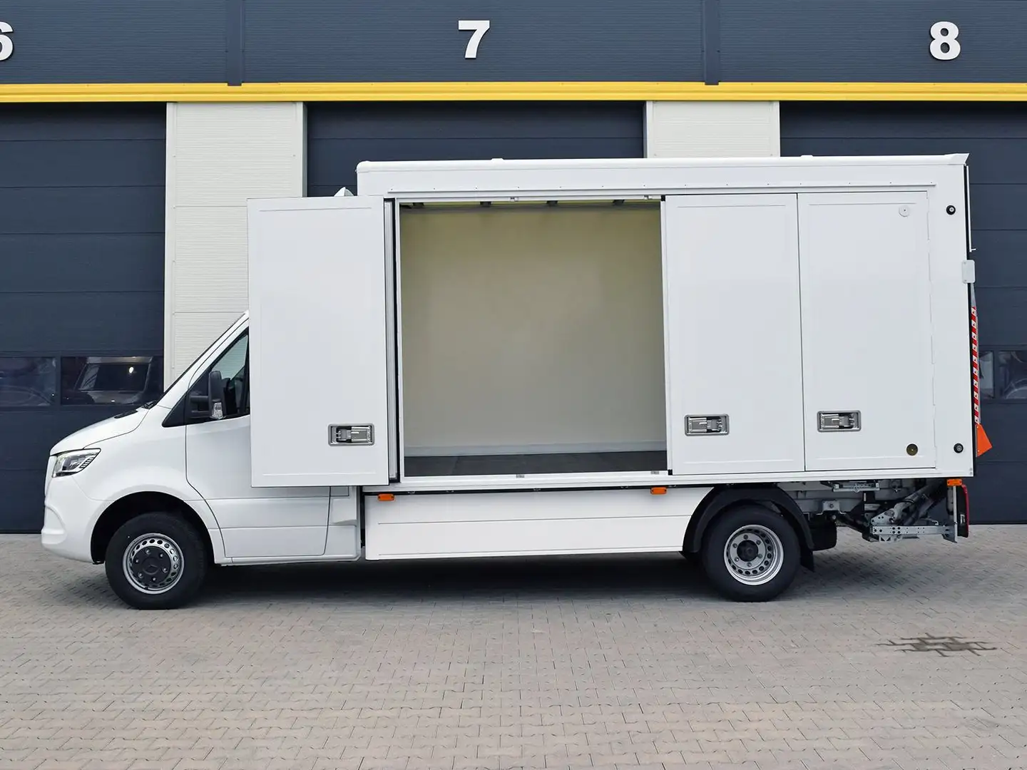 Mercedes-Benz Sprinter 519 CDI 5.5T * DISTRONIC/AHK/MBUX/LED Blanco - 2